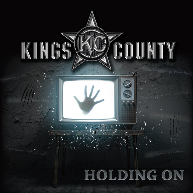 Holding On のサムネイル