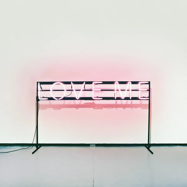Love Me のサムネイル