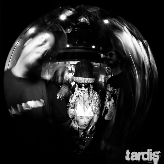 TARDIS のサムネイル