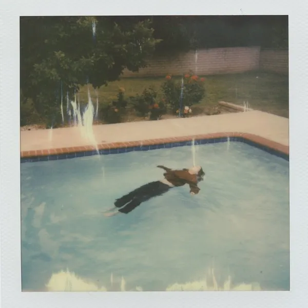 dead girl in the pool. のサムネイル